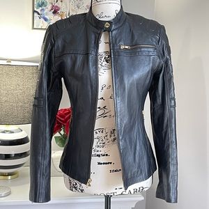 Women’s fitted black leather moto jacket XXS